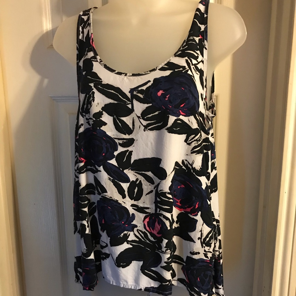 💥3/$15💥 Vans sleeveless top with lace up sides Sz M